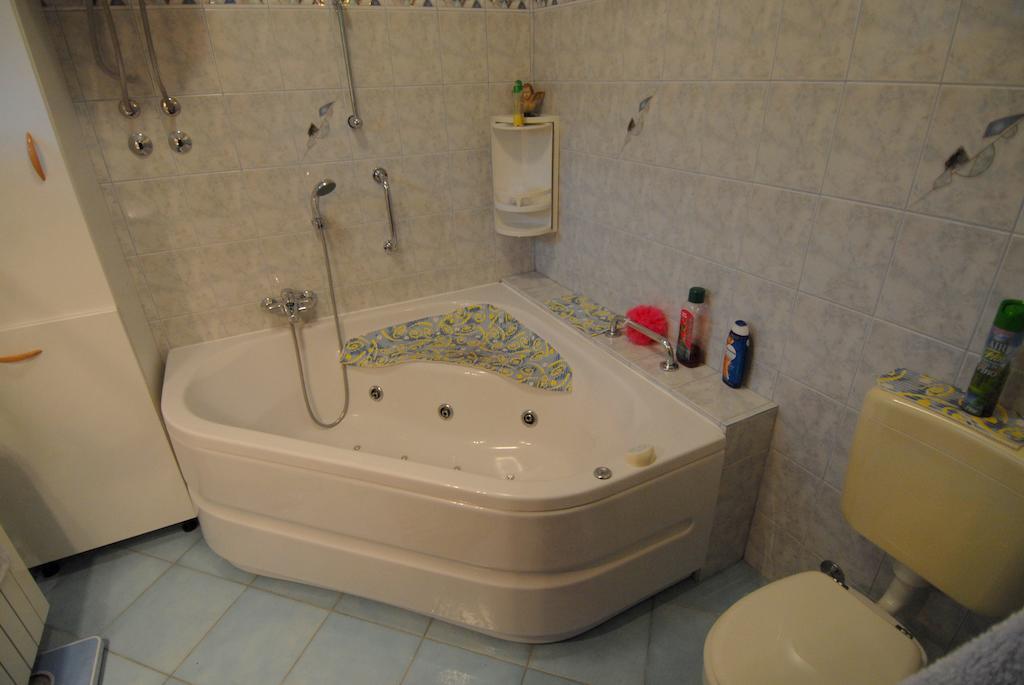 Guesthouse Konti Rijeka Oda fotoğraf
